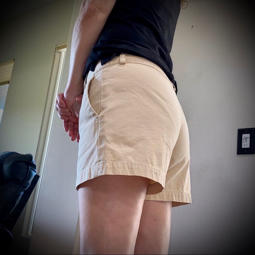 Last chance🦋Banana Republic khaki shorts